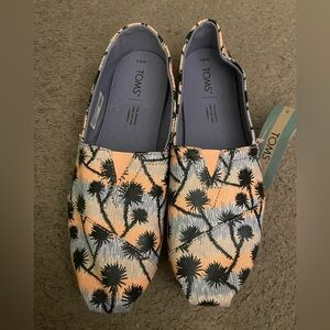 Tom’s woman’s size 8.5 brand new
